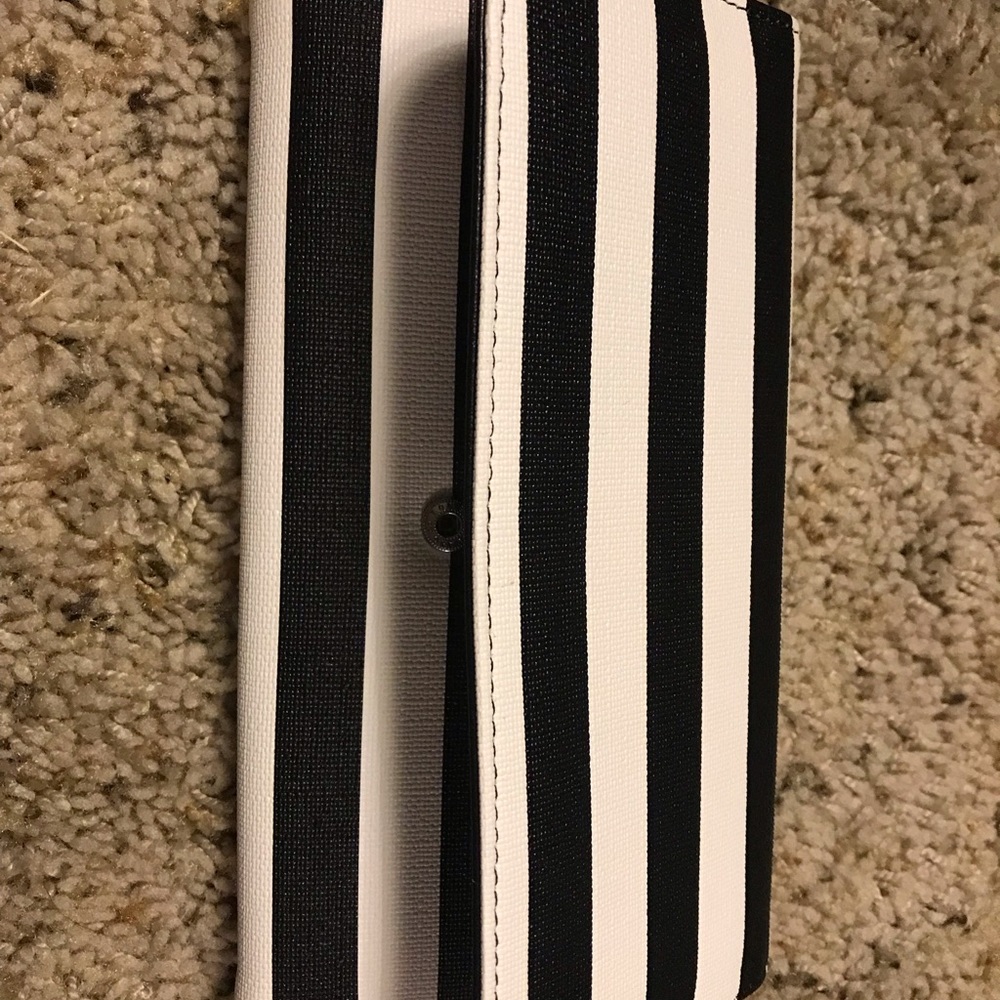 Kut From The Kloth wallet
